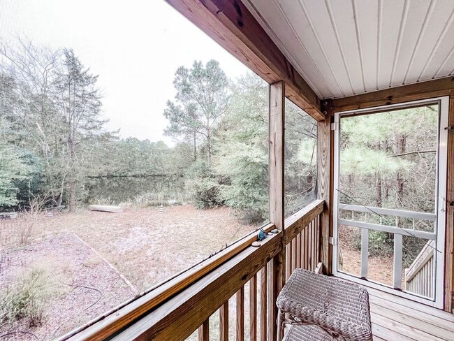 Building Photo - LOCATION! 5 mins from Carolina Beach bridg...