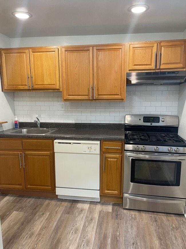 Building Photo - Beautiful 2BR home in Port Richmond