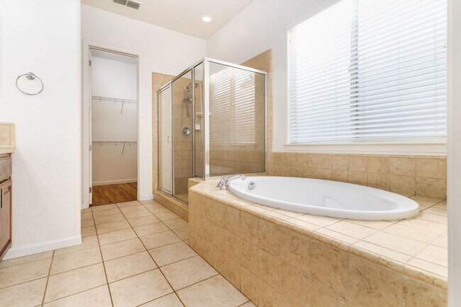 Building Photo - 3350 W Stewart Ave