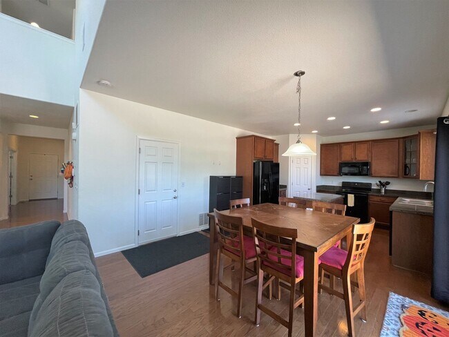 Building Photo - Spacious Charmer in sought after Meridian Ranch community- 2 houses from park