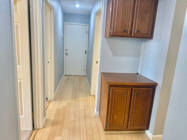 Building Photo - BLOSSOM VALLEY - bright and airy 4-bedroom...