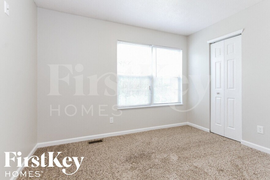 Building Photo - 746 Apple Ln