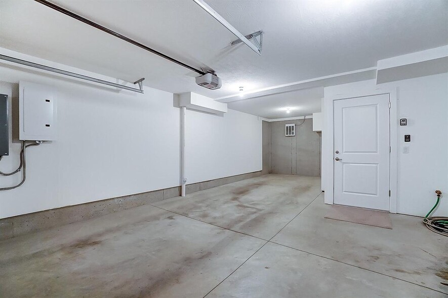 Heated garage - 438 Northern Ave