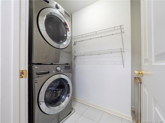 Building Photo - 1023 Black Rock Tpke