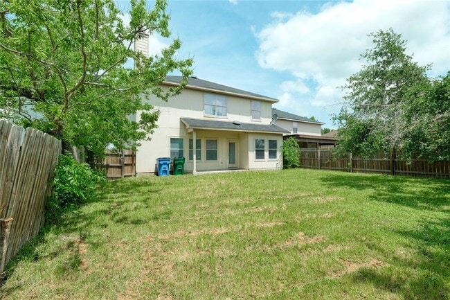Building Photo - 17909 Maxa Dr
