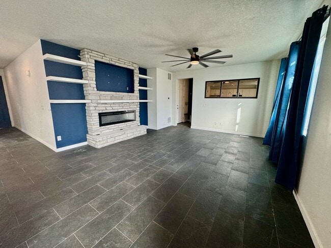 Building Photo - Your Home Is Ready For You!!