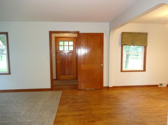 Building Photo - 414 N Hubert St