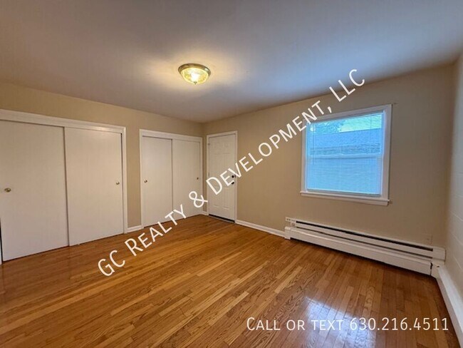Building Photo - 227 Uteg St