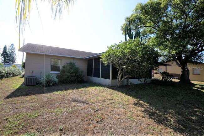 Building Photo - 124 Lakeview Dr