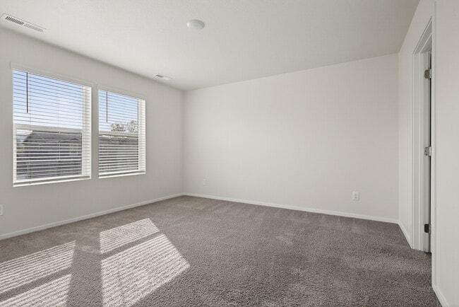 Building Photo - 1007 N Viewmont Rd