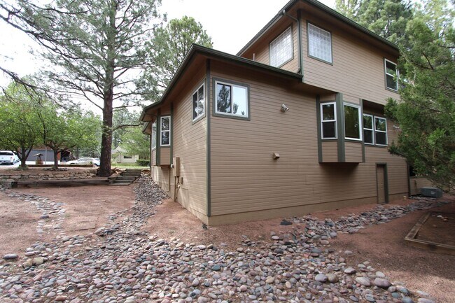 Building Photo - 2100 N Timberline Rd