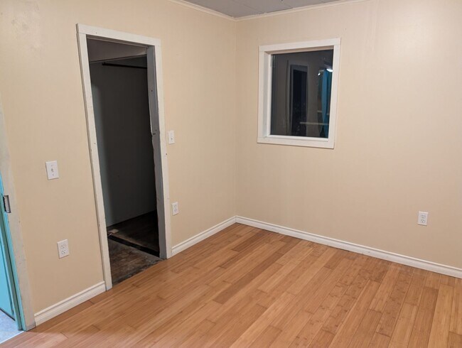 Building Photo - 12633 E Lake Dr