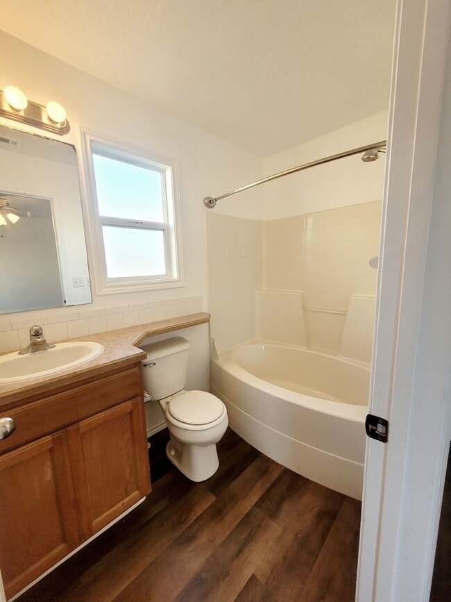 Building Photo - Newly upgraded 4 bedroom