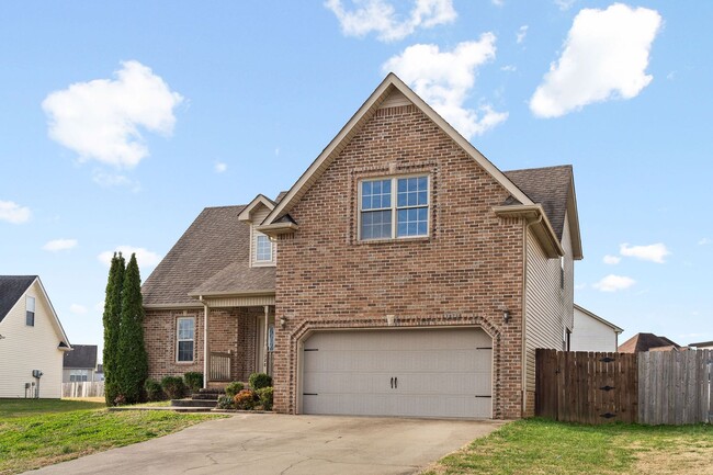 Building Photo - Pet Friendly Three Bedroom with Bonus!