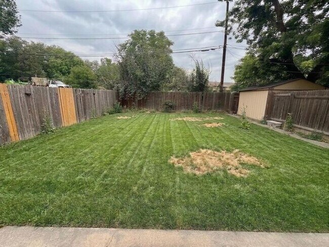 Building Photo - 2 Bedroom Ranch Duplex Near Downtown Loveland! Quiet neighborhood with Fenced Private Yard!