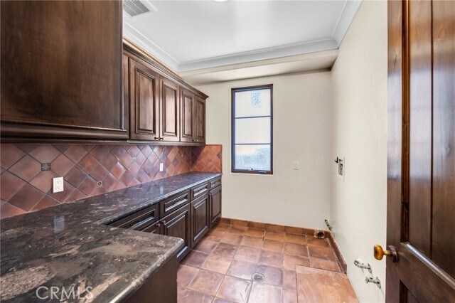 Building Photo - 221 Vía Alameda