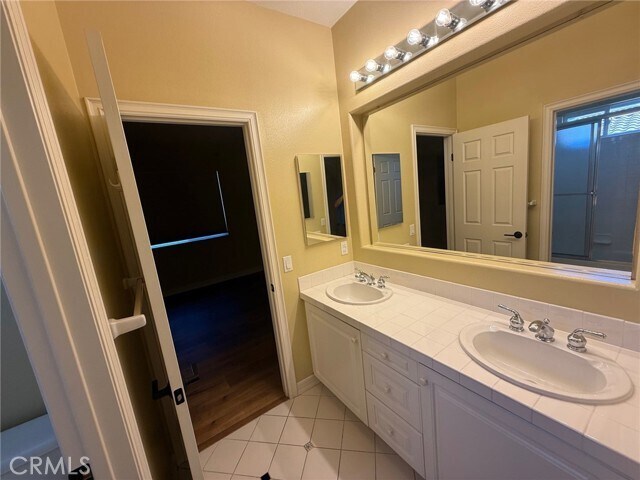 Building Photo - 2540 N San Miguel Dr
