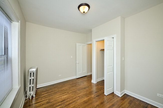 Building Photo - 1351 W Touhy Ave