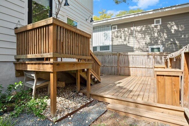 Building Photo - 4608 Santa Anna St