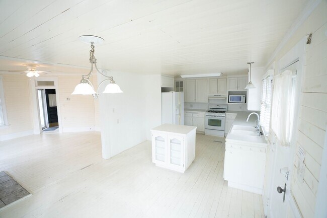 Building Photo - Peaceful Country Rental Near Flint Creek – Gentry, AR