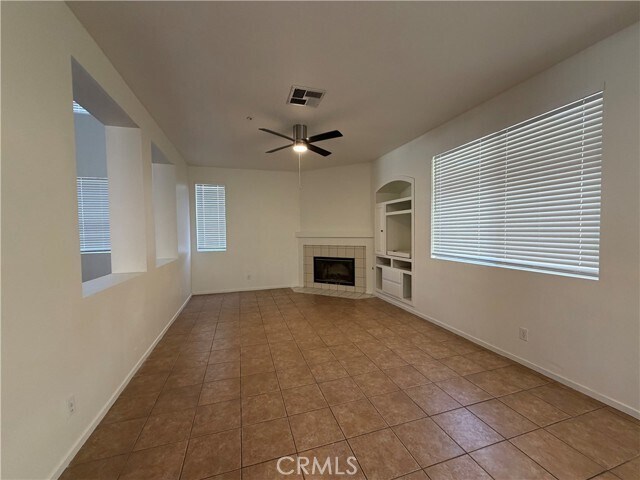 Building Photo - 5569 Hunt Club Dr