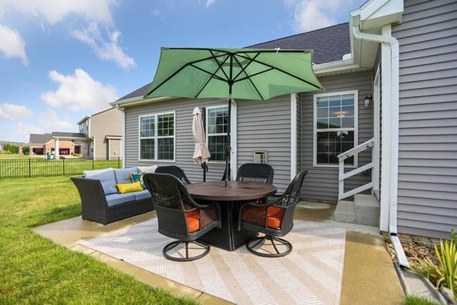 Building Photo - 4 Bedroom Ranch in SW Champaign - Availabl...