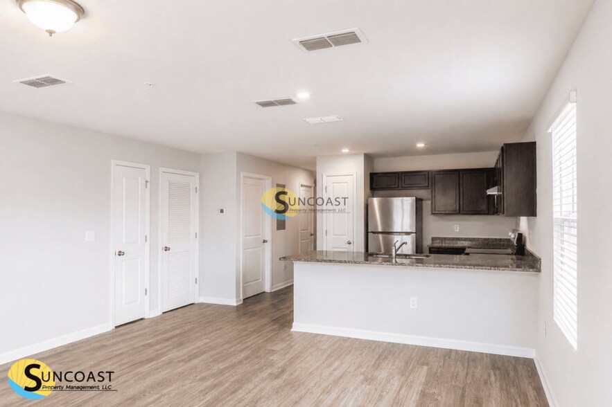 Building Photo - 6474 Sweetbay Ln
