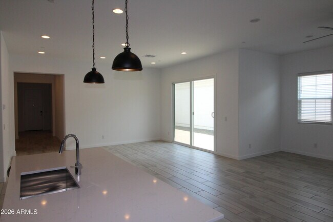 Building Photo - 3831 E Rainbow Dr