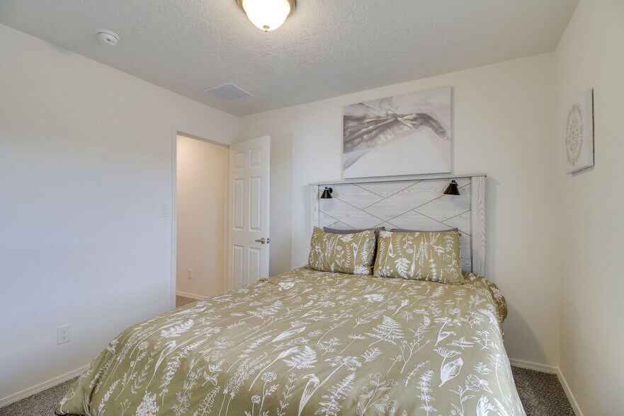Building Photo - 271 San Clemente Ave NW