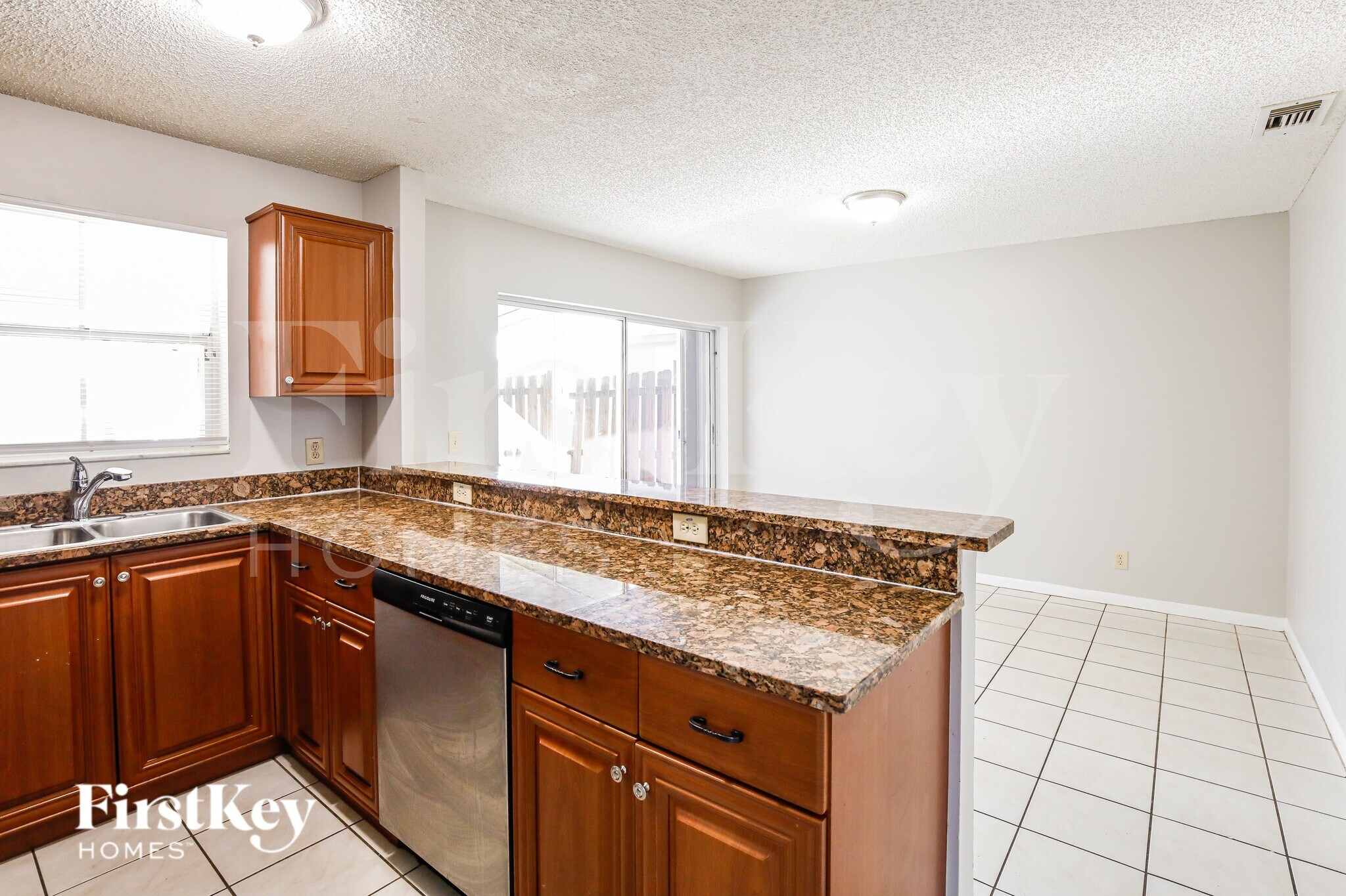 Building Photo - 3085 Lighthouse Pl