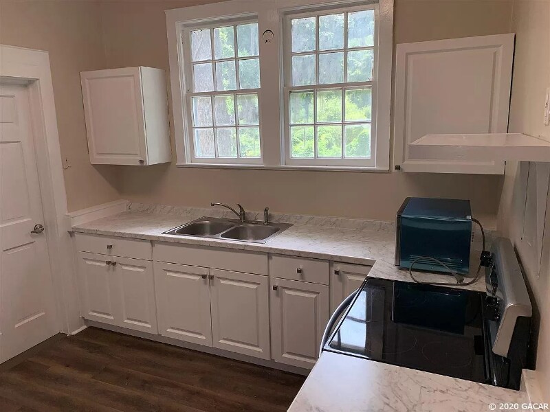 Building Photo - 929 SW 13th St