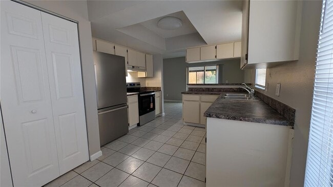 Building Photo - 1912 Crown Park Dr