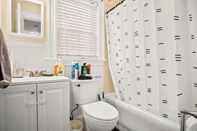 Building Photo - 226 Canal St