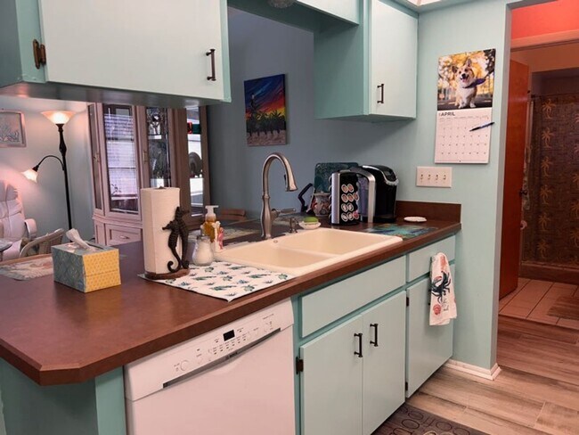 Building Photo - Bring your dog!  2 bedroom, 2 bath, Single family home in South Venice