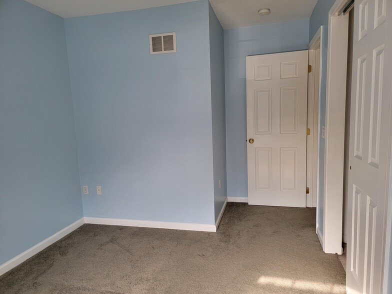 Building Photo - 2006 Greystone Dr