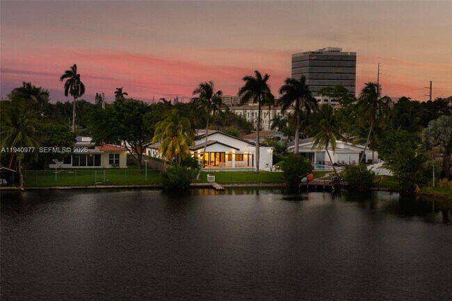 Building Photo - 2560 NE 199th St