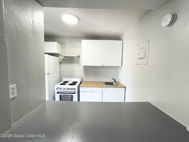 Building Photo - 1339 W Point Dr
