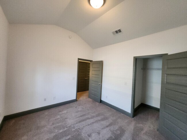 Building Photo - 5814 Whispering Pnes Wy