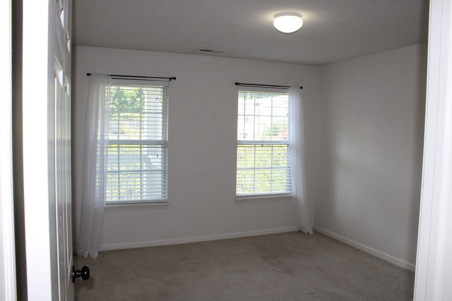 Building Photo - 14943 Lenox Dr