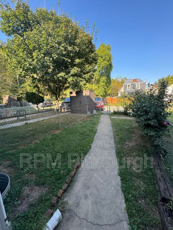 Building Photo - 120 Earl St