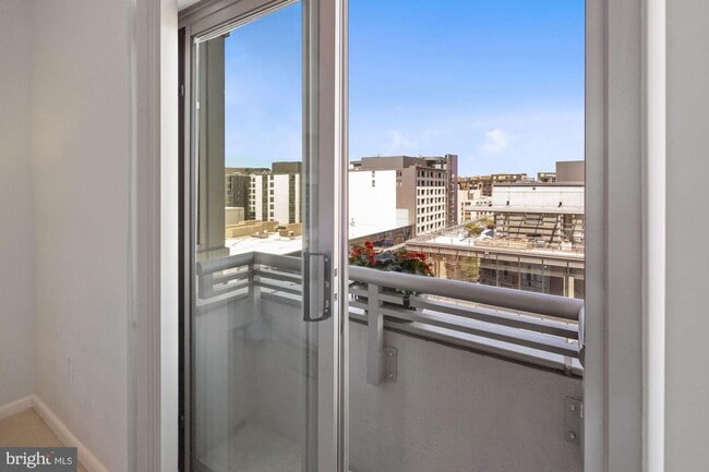 Building Photo - Incredible 11th Floor 2BR/2BA Condo (including reserved garage parking) in Vibrant Mount Vernon T...