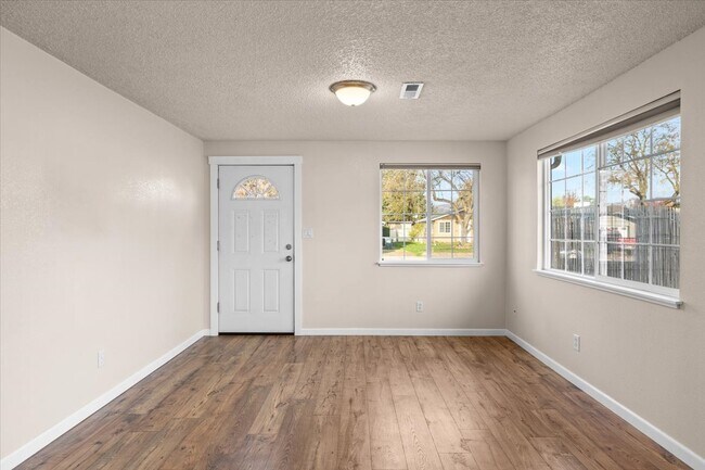 Building Photo - 106 N Buchanan Ave