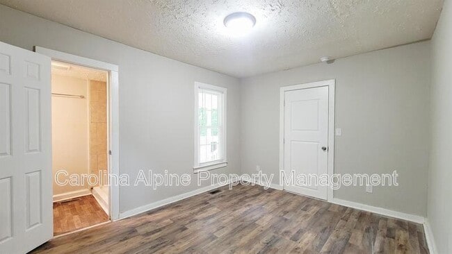 Building Photo - 417 Pine St