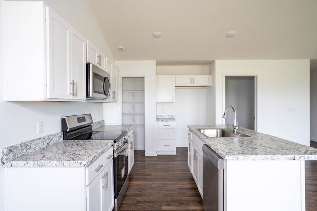 Building Photo - BRAND NEW 4 BEDROOM HOME