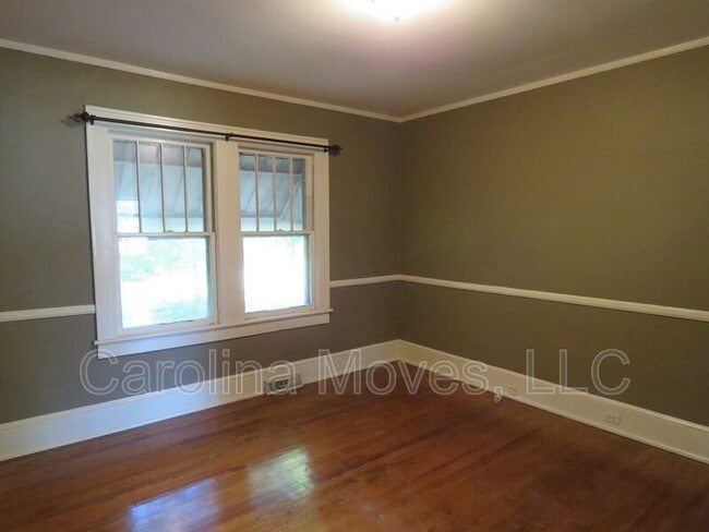 Building Photo - 26 E Main St