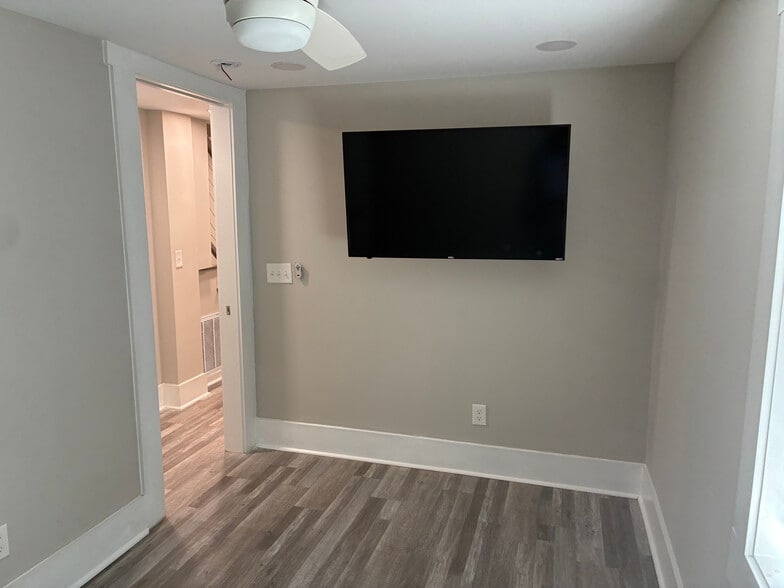 Building Photo - Room in House on Fiske St