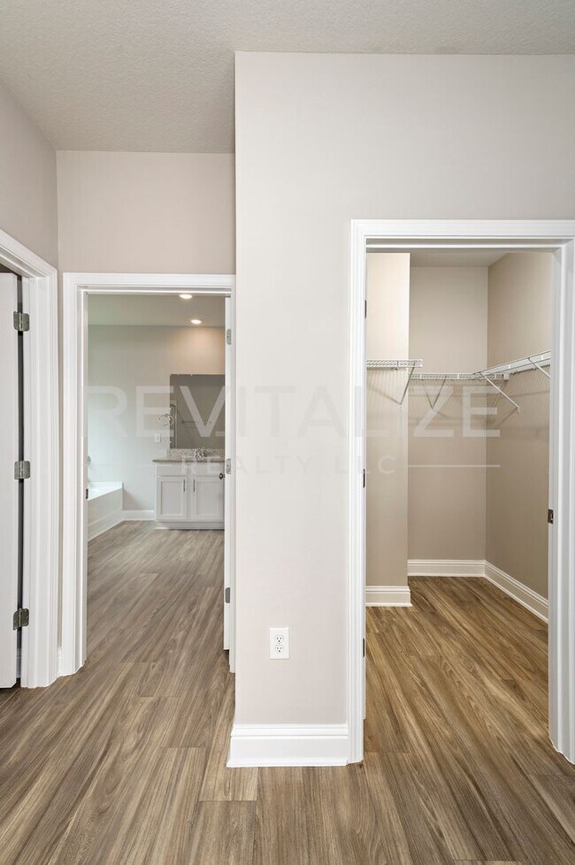 Building Photo - 12941 Sanderling Lp