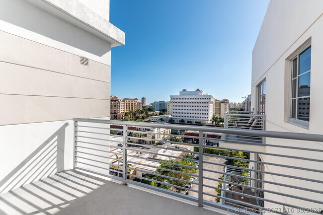 Building Photo - 155 E Boca Raton Rd