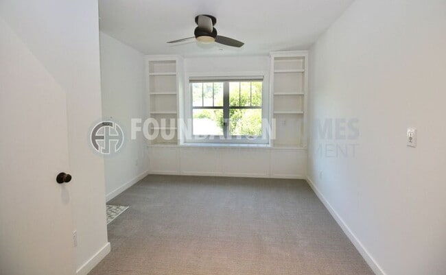 Building Photo - 2022 Fifth Ave