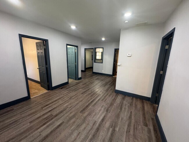 Building Photo - 19234-19235 Five Pts St